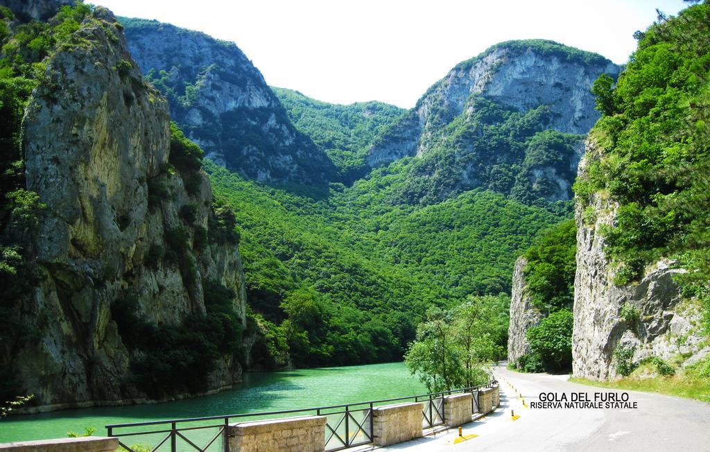 Camera Con Vista Фоссомброне Экстерьер фото